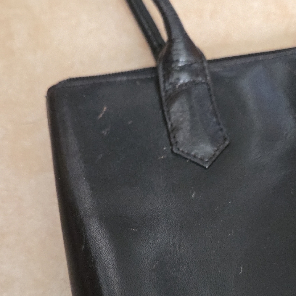 Hobo Black Leather Handbag - Picture 12 of 16